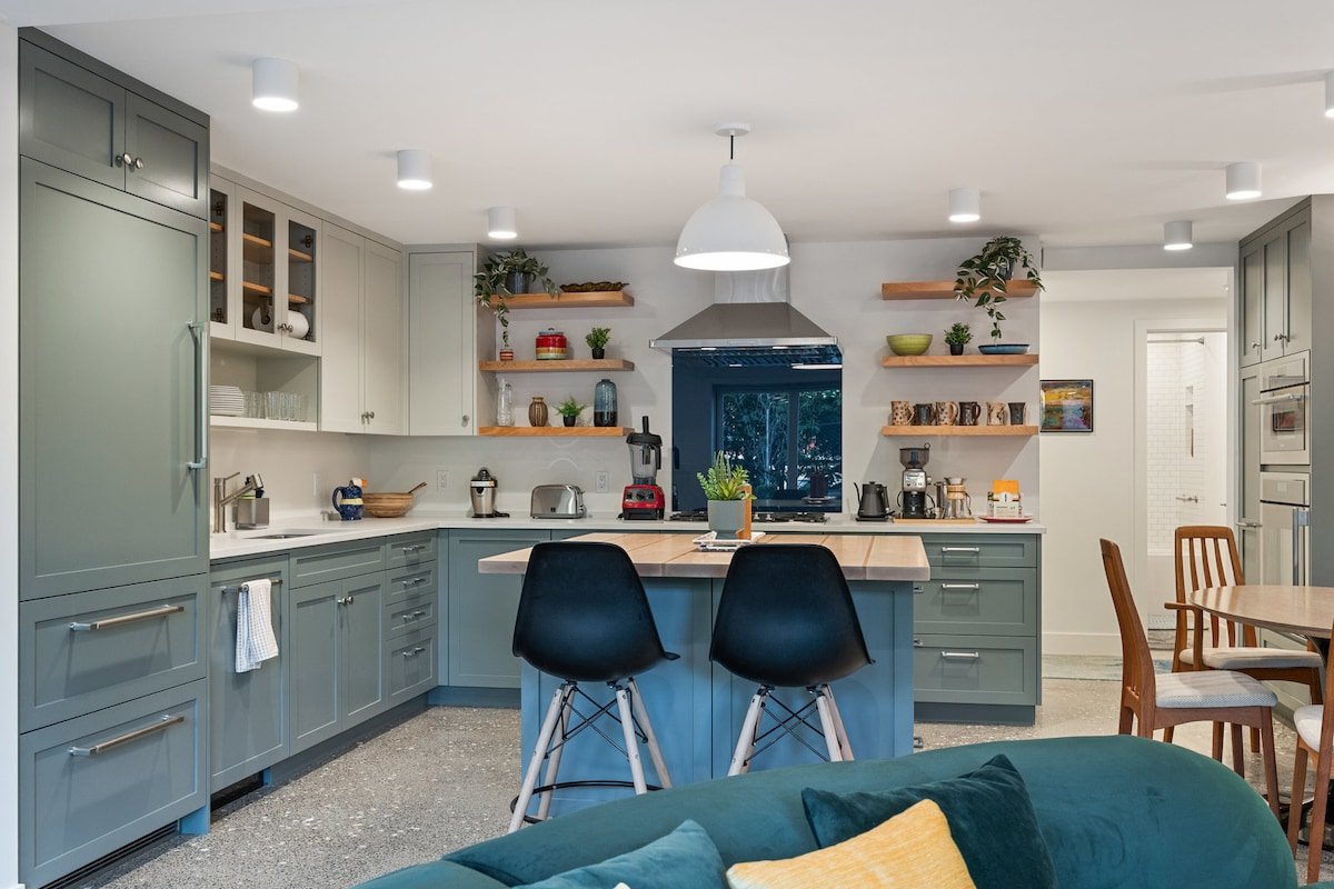 King Bed Spa Suite | Chef’s Kitchen | Walk 2 Shops gallery image 3