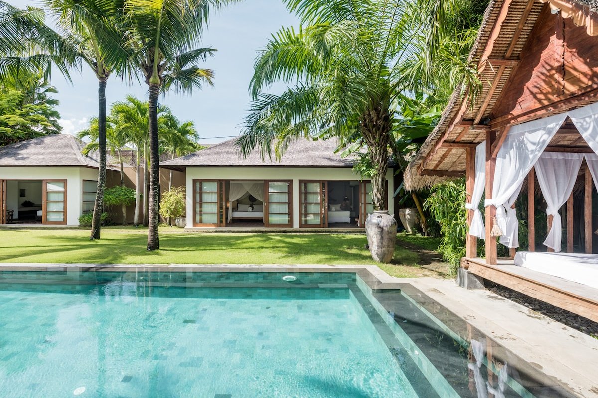 Villa Tiga Puluh – 7 bedrooms Villa in Seminyak gallery image 5