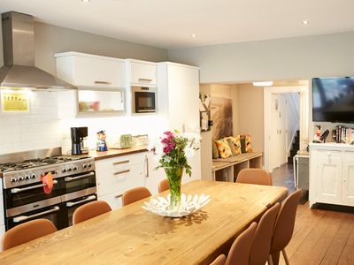 Cosy Home-Sleeps 10 -City 15 mins walk/Tram 2 Mins
