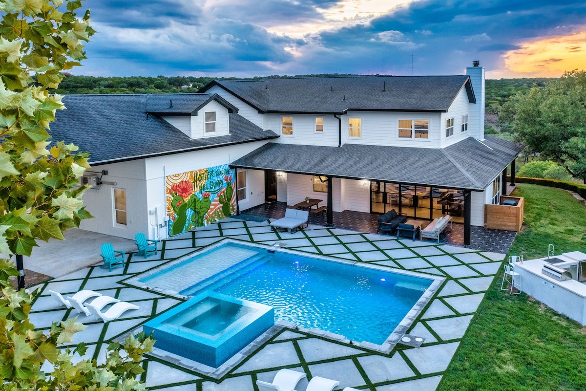 The Crown Jewel | Venue | Heated Pool | Sleep 30 gallery image 5