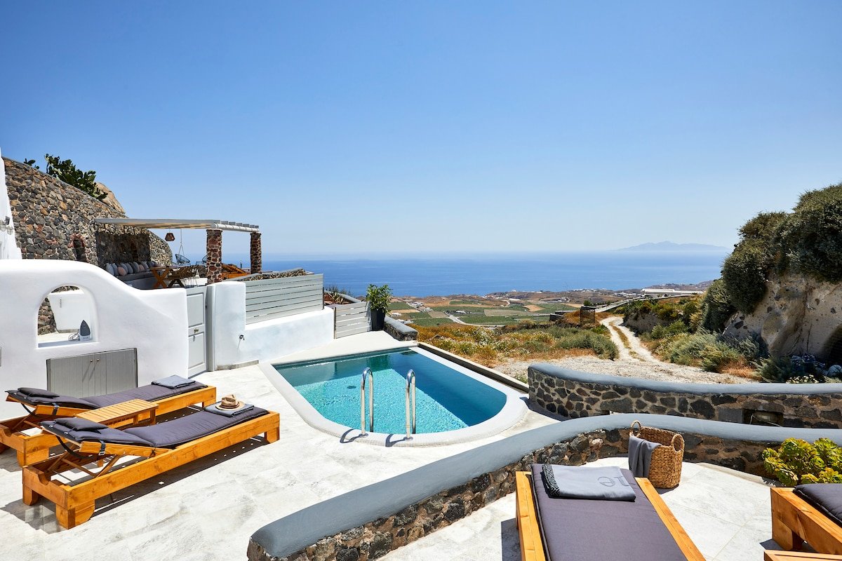 104. Cactus | Executive 3-Bedroom Villa with Pool gallery image 2