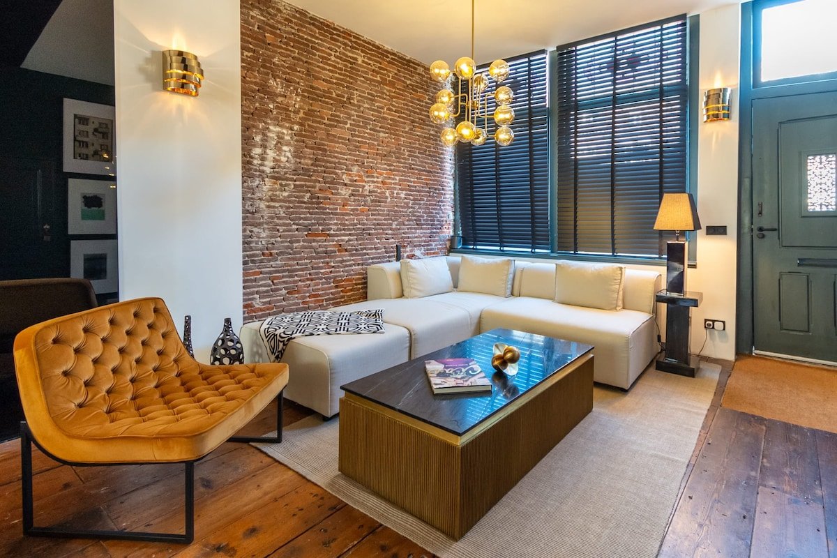 Mid-century modern luxury in the heart of Jordaan gallery image 2