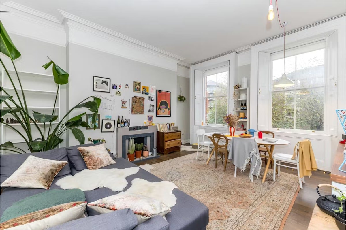 Live like a bank director in old city monument gallery image 2