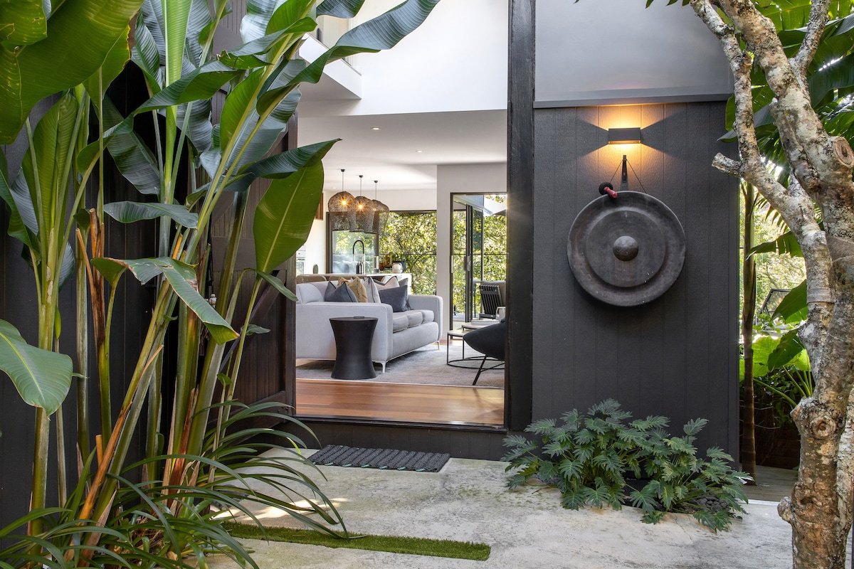 Tingira Beach House gallery image 2