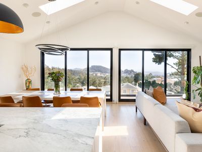 Modern Hilltop Luxe Villa | City View+Nature