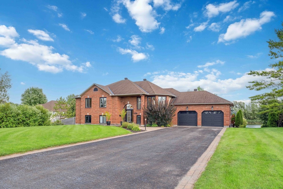 LakeHouse8MinFrom Airport 4Bed4BathHtubSaunaGym gallery image 3