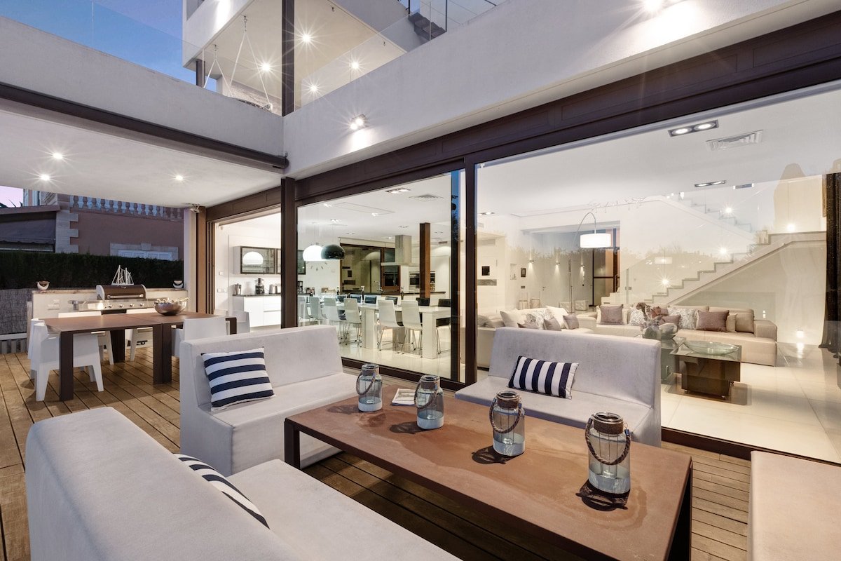 Villamarinacristal minimalist optional heated pool gallery image 4