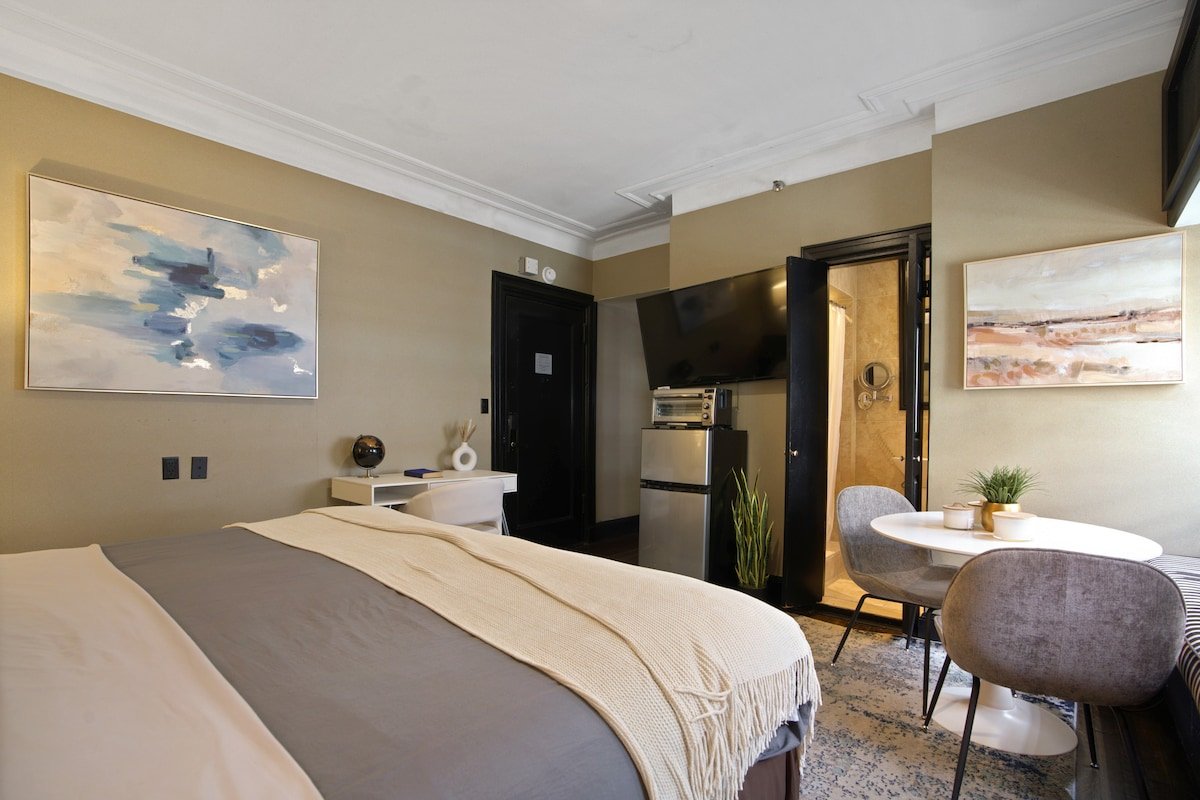 The Gatsby Apartment gallery image 2