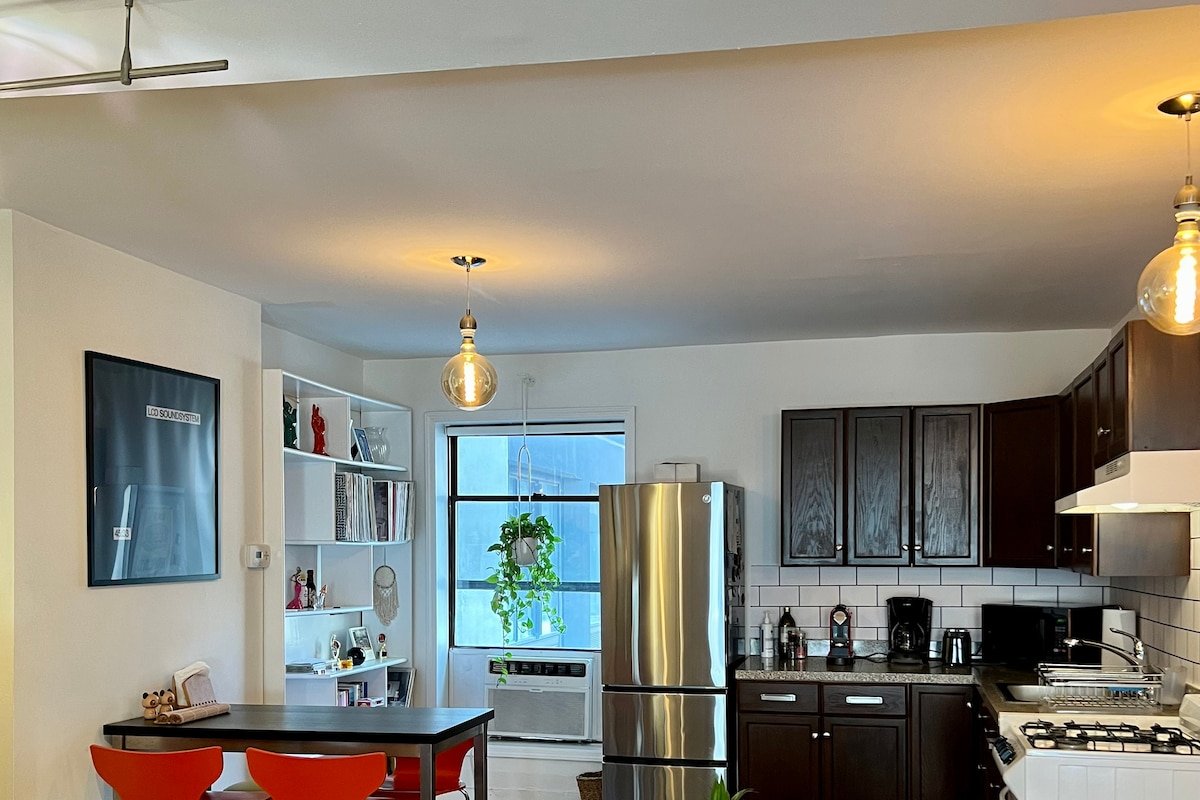 Renovated Private 2 Bedroom Apt in Chelsea (23/7) gallery image 2