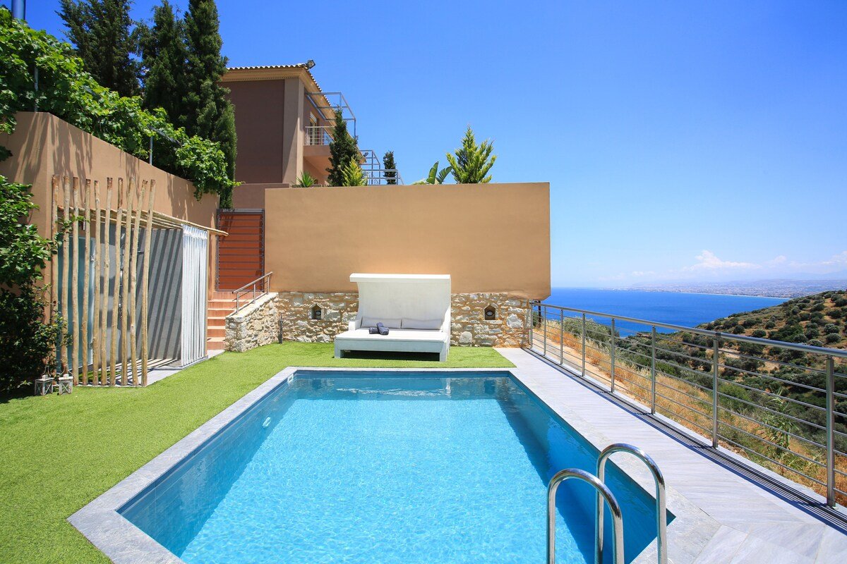 Design Villa Nicol • Heated Pool • Summer kitchen gallery image 4