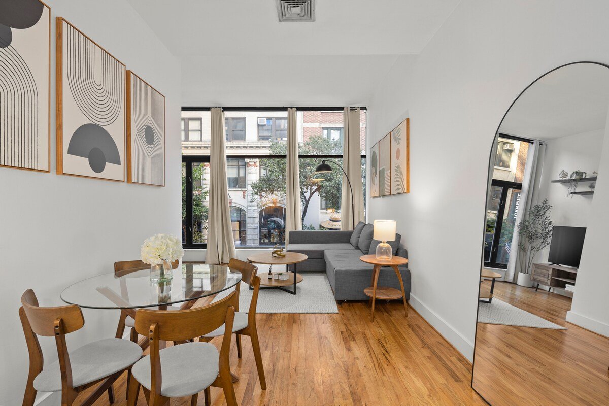 Stylish Manhattan Escape in Prime Spot gallery image 2