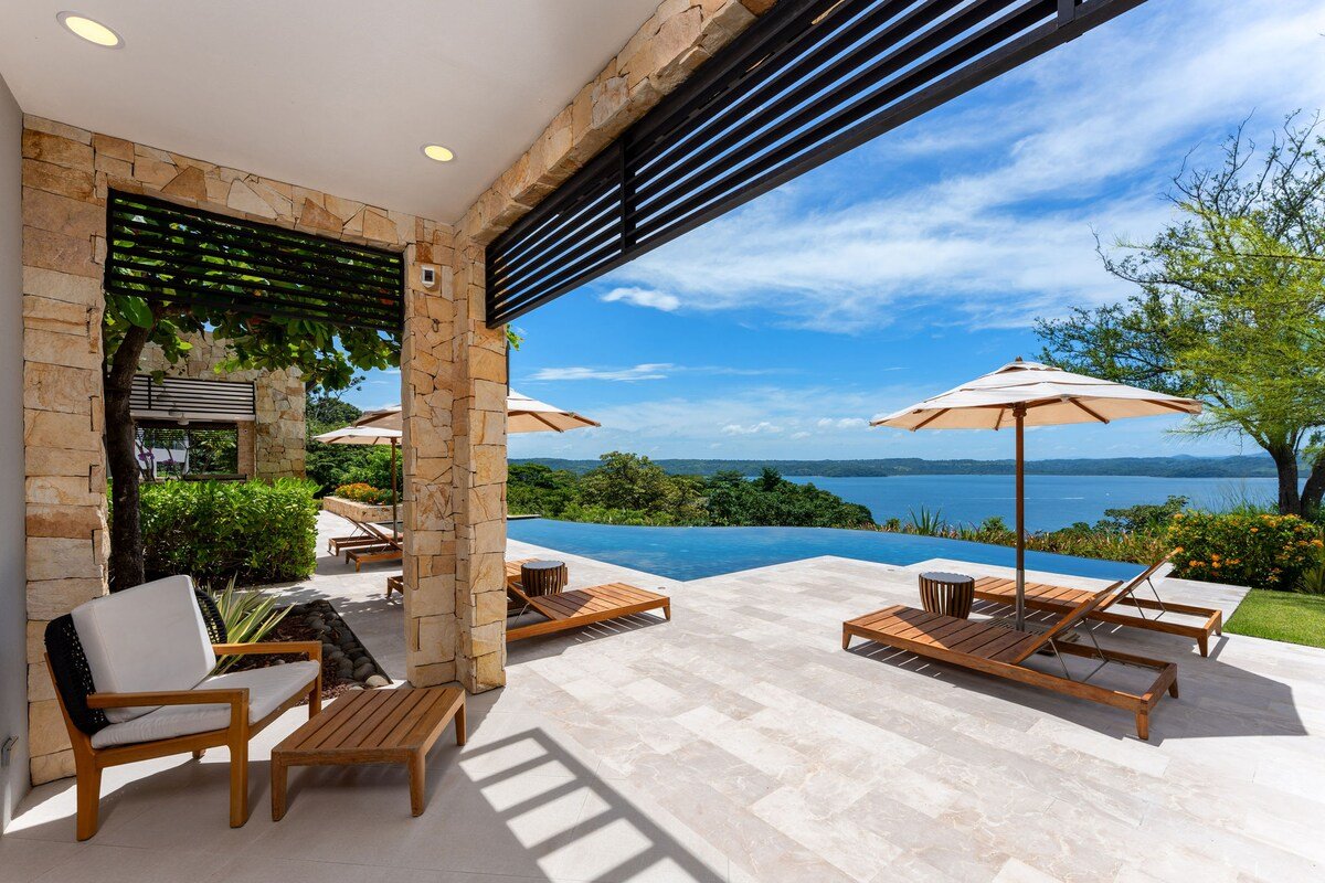 Luxury Retreat | 5 BR Villa w/Breathtaking Views gallery image 2