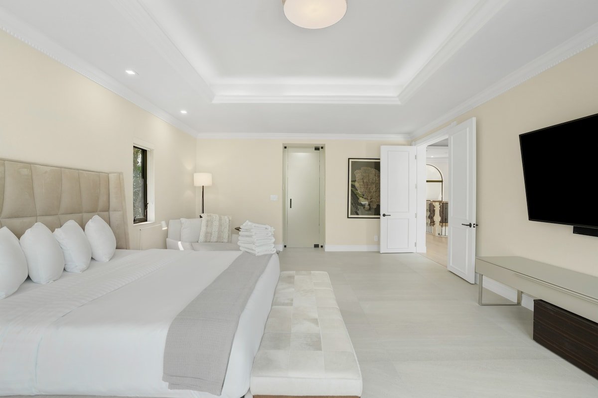 WATERFRONT MANSION gallery image 5