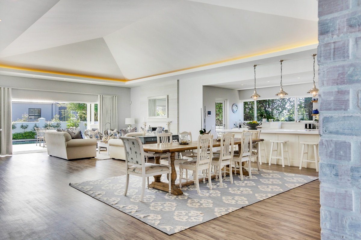 Upper Constantia Beauty with Gorgeous Views gallery image 5