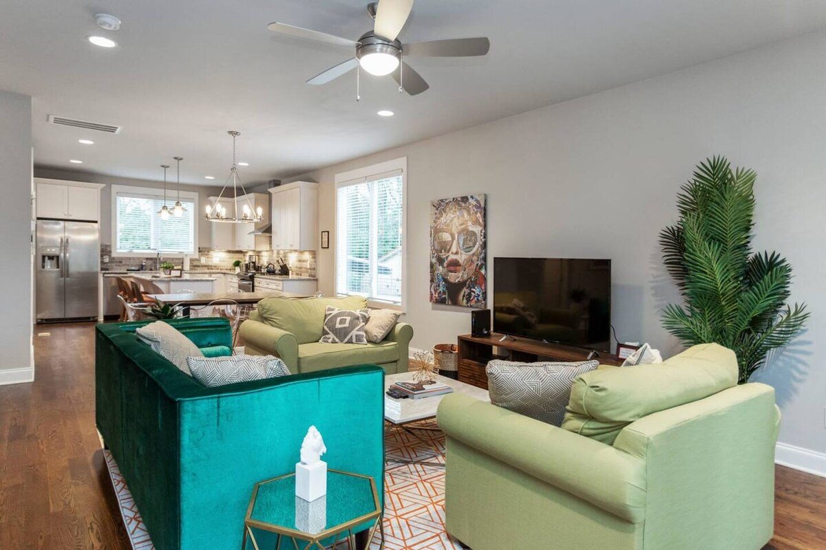 Spacious Home by Geodis Park | 2.3 Mi to Broadway! gallery image 5