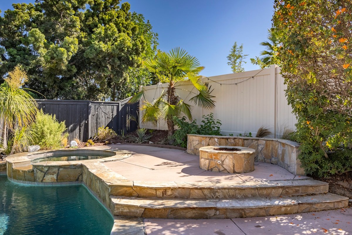 Stylish 4-bedroom home with Pool and Jacuzzi gallery image 5