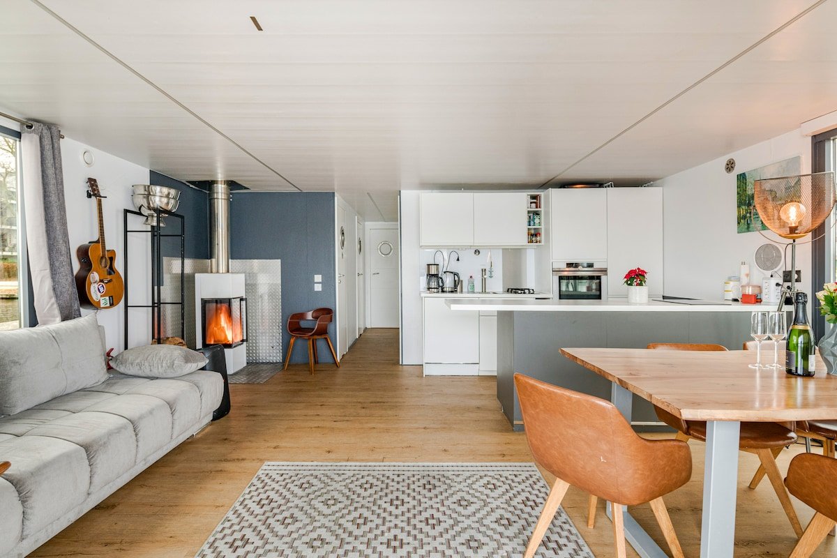 160qm2 Luxus Schwimmende Ferienwohnung+Sauna+Kamin gallery image 4