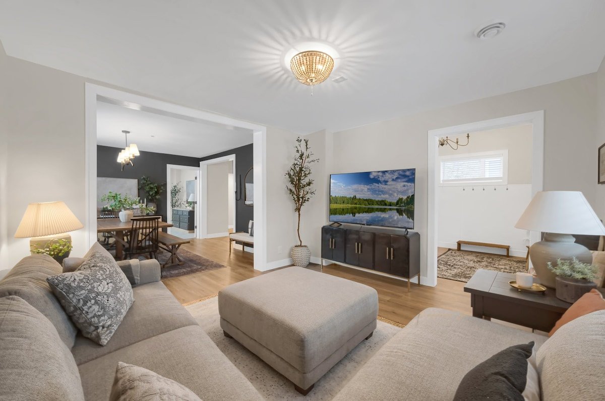 Cozy home in St. Paul, King bed gallery image 3