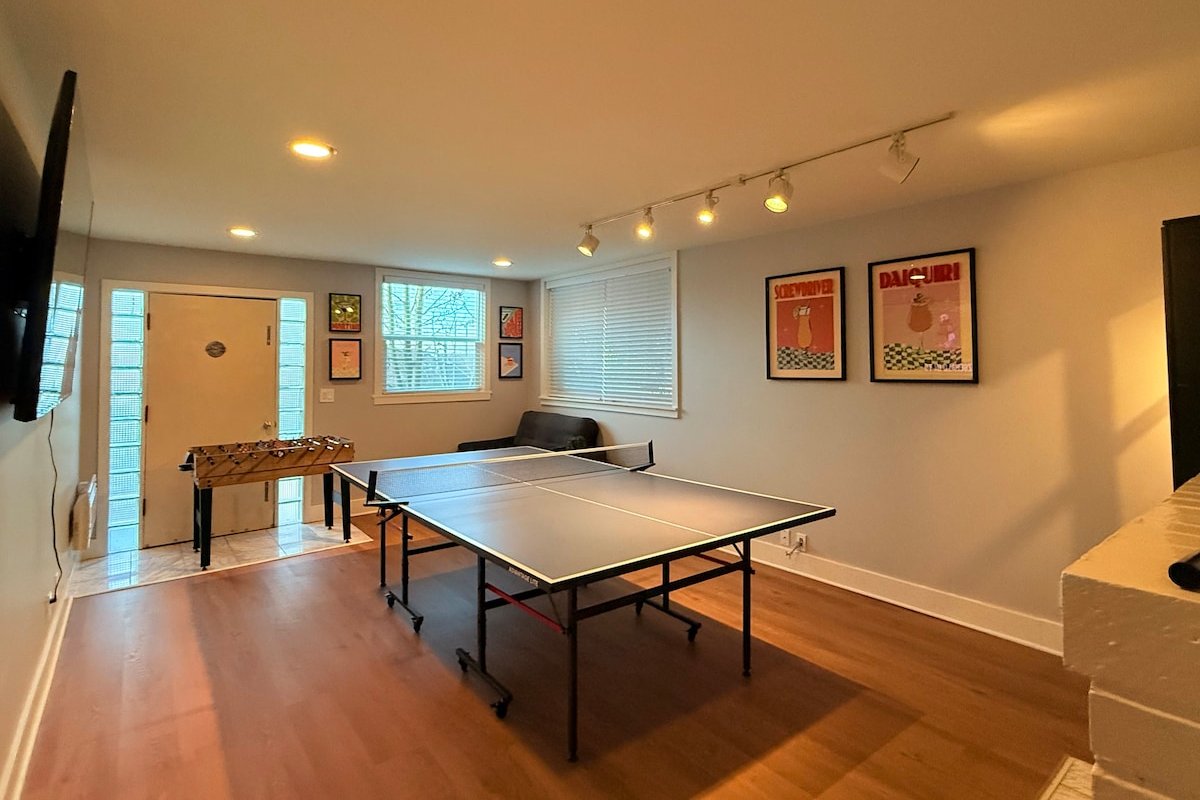 3 King/1 Queen Bedroom, Game room, 5 Parking spots gallery image 3