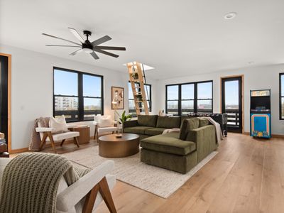 Karaoke Dreams | Entire Building | 2 Mi to BRDWY