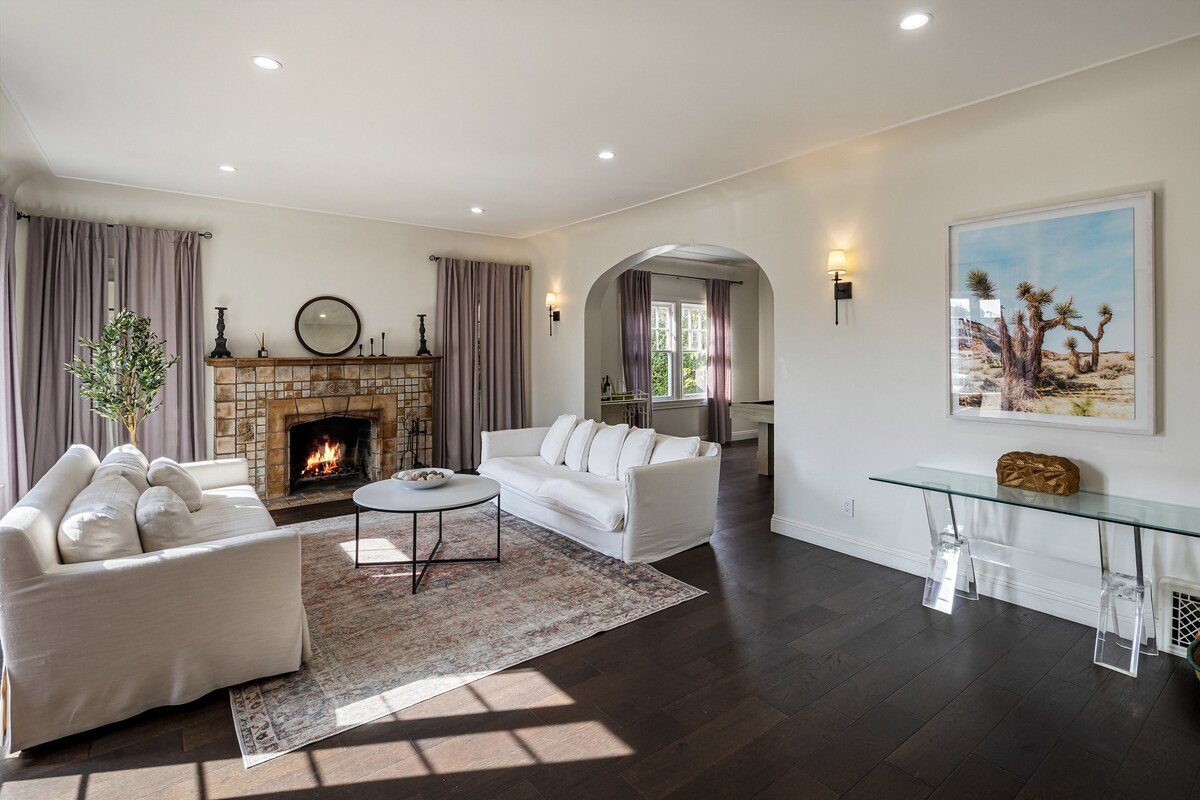 3600 sq foot Luxury Spanish Pool Mansion gallery image 5