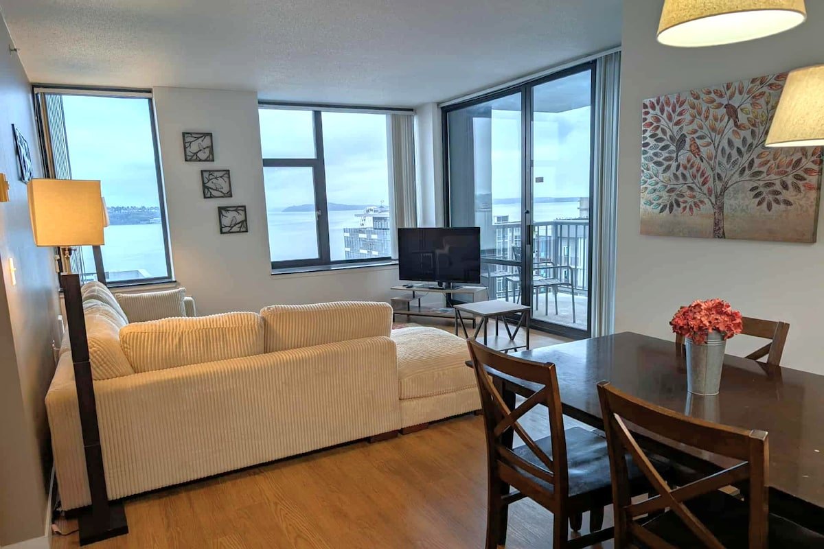 Harbor Steps, Prime Downtown Location, Water Views gallery image 4