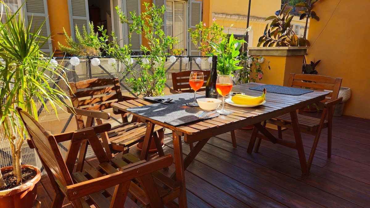 Cozy Modern Apartment with Terrace • Pantheon gallery image 4