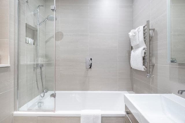 Classic 2 bed 2 bath in South Kensington/Chelsea gallery image 5