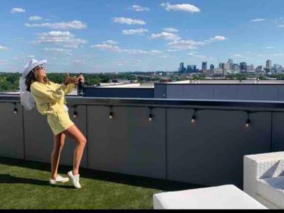 Broadway Frank 2 miles from Broadway