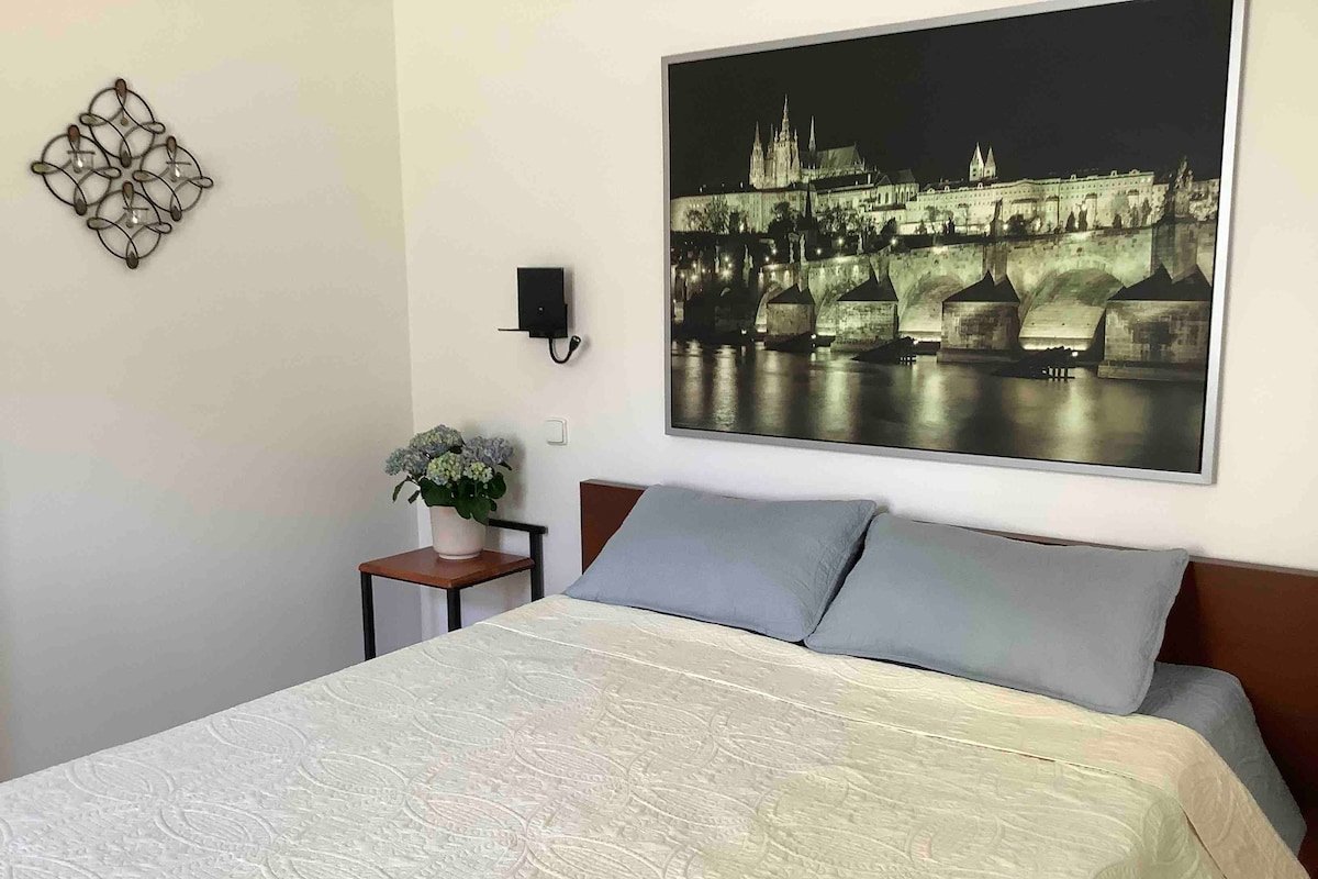 New 72m2 Old Town flat, perfect for 4-6 guests gallery image 4