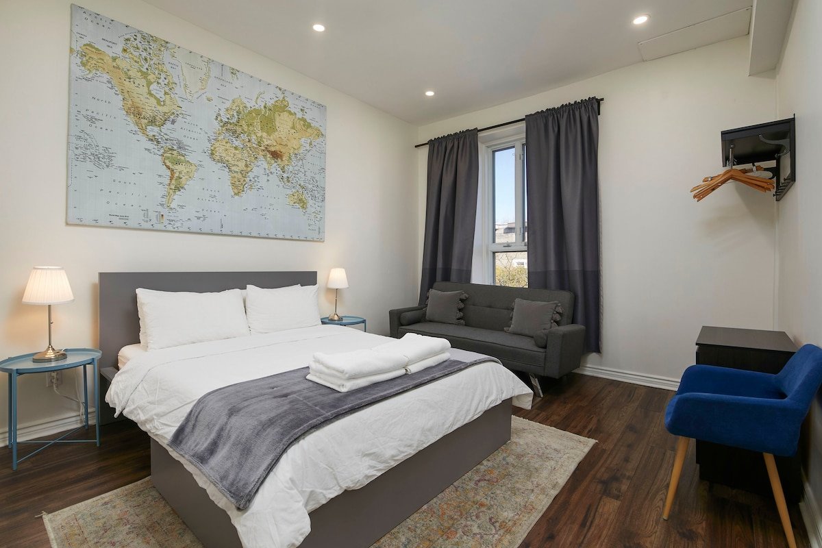 Luxe Loft:Large 3BR + 3 on-suite-Historic Plateau gallery image 4