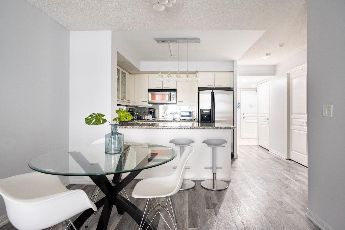 ❤️Hidden Gem fully equipped 2BR w/ free parking gallery image 3