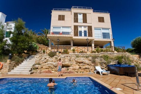 Charming seafront villa with private pool. gallery image 2