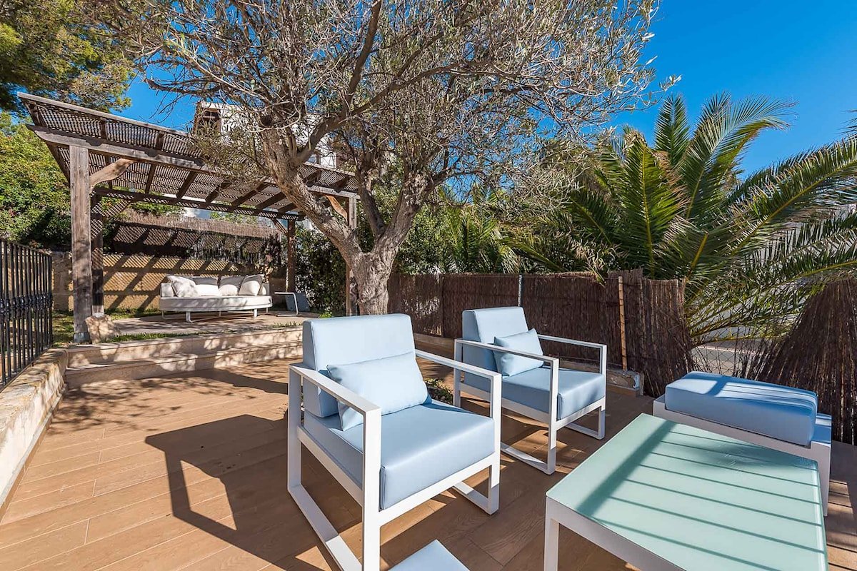 Luxury Villa with panoramic sea views gallery image 5