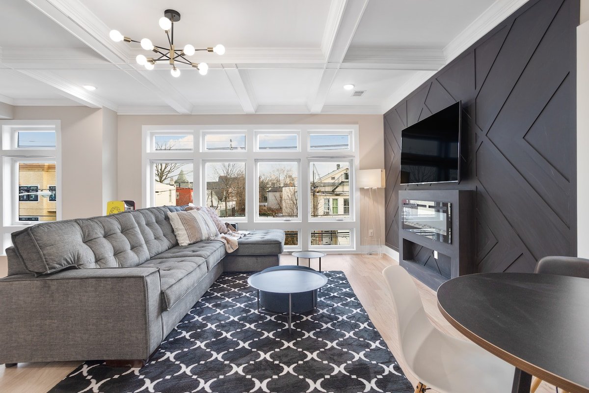 Apartment with Roof Deck- Close to FIFA WC Games! gallery image 5