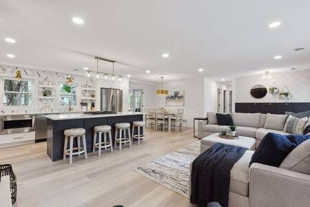 Luxury 1800sq.ft Home – Sleeps 8