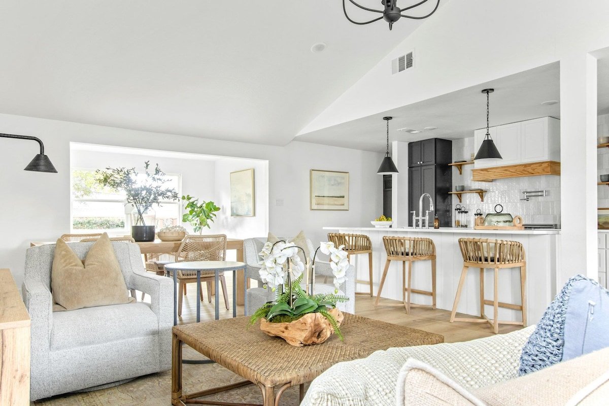 Coastal Modern Dream Home in Prime North Dallas gallery image 2