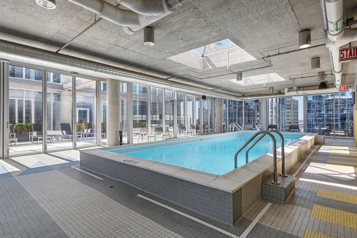 Stylish 2BR with Skyline Views Near Riverwalk gallery image 5