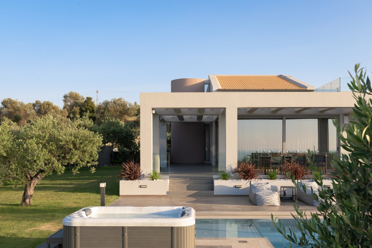 Agrielia Villa II, Graced by Heated Spa Whirlpool