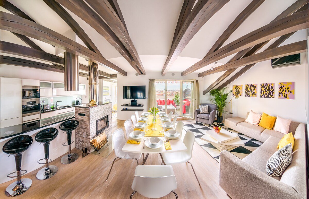 4BR+2BATH 5★PRESIDENTS by Prague Castle,V!EWS, A/C gallery image 3