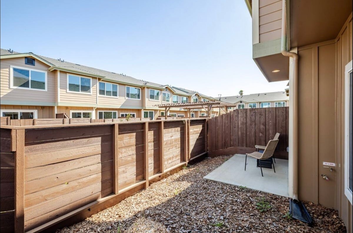 2 homes btwn SantaCruz & Monterey for group of 21! gallery image 5