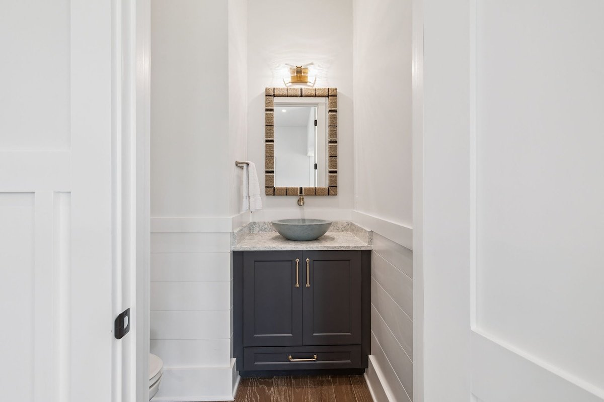 Stunning brand-new getaway w/private pool and spa gallery image 2