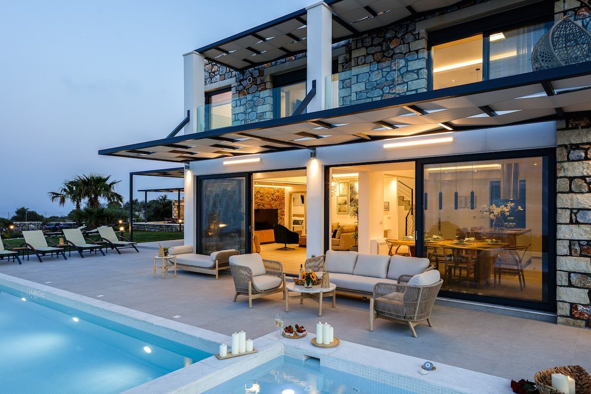 Villa Empire Ultimate Luxury villa – heated pool gallery image 5