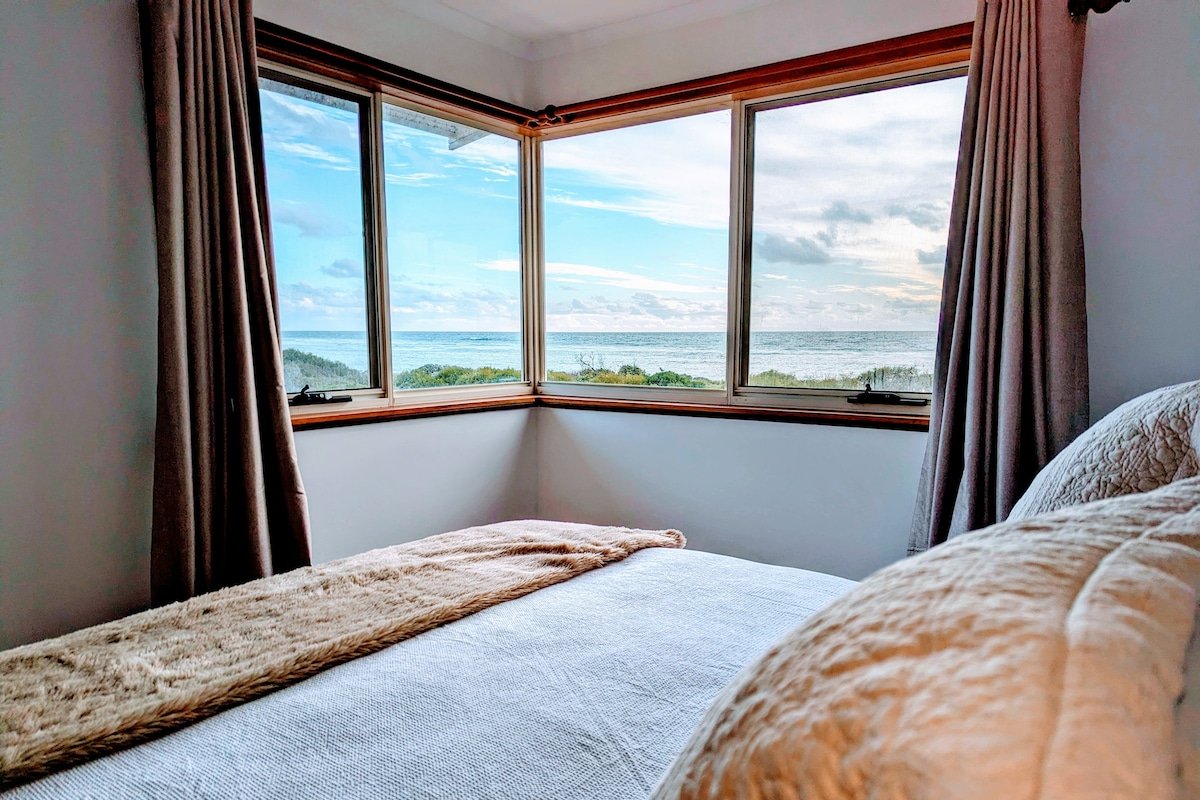 Front row views – Beach House Avalon gallery image 4