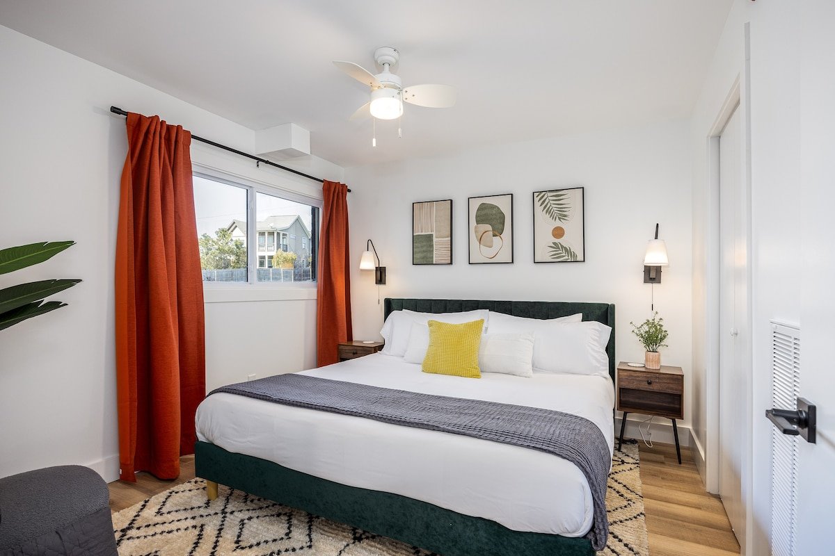 Multi-Condo Building 7 Units, 15 Bedrooms &Parking gallery image 4