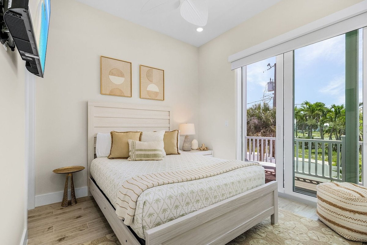 5BR/4.5BA New Build w/ Pool and Beach Views! gallery image 5