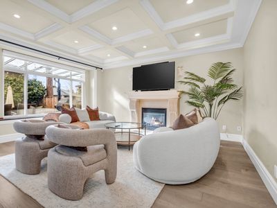 Spacious Luxurious Retreat – 9min from Downtown