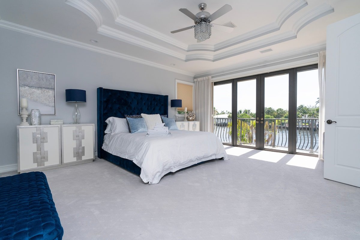 5 Bedroom Luxe Villa on Deep Water Intracoastal gallery image 4