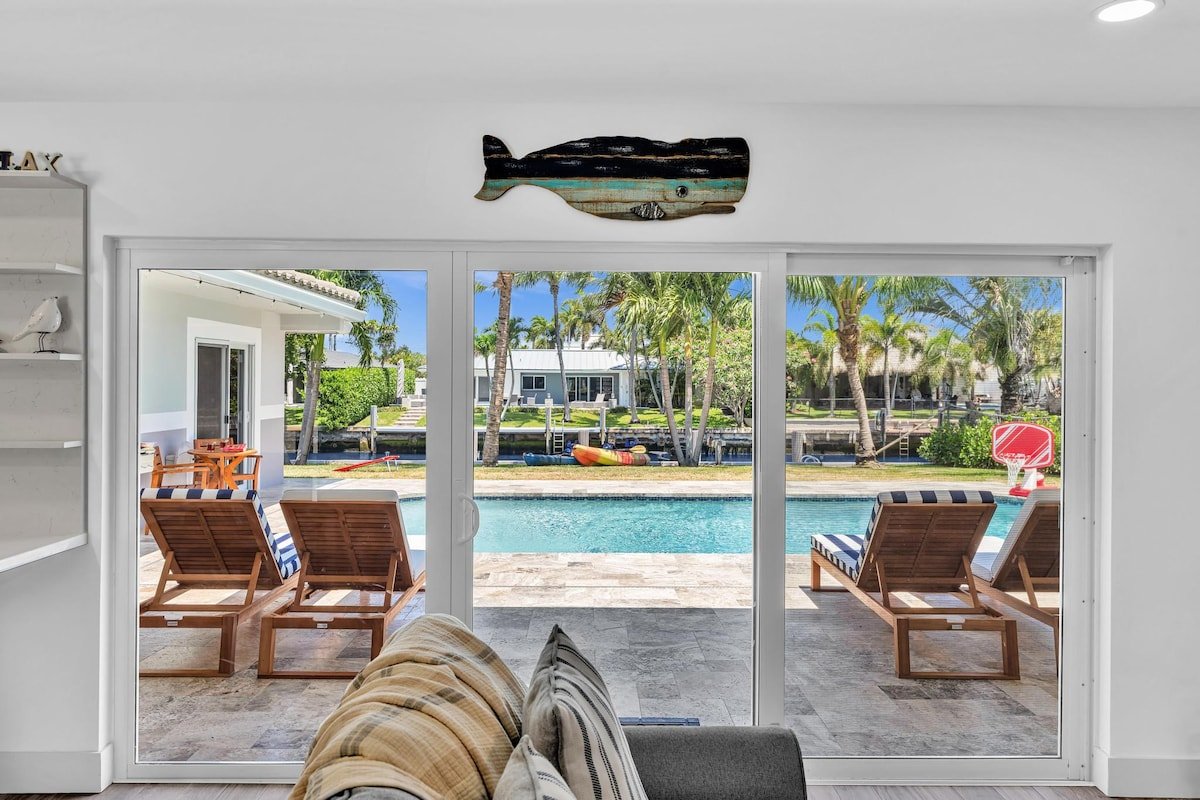 Sandy Cove! 1mi beach+HtdPool+BOAT Rental+ClNEMA! gallery image 3