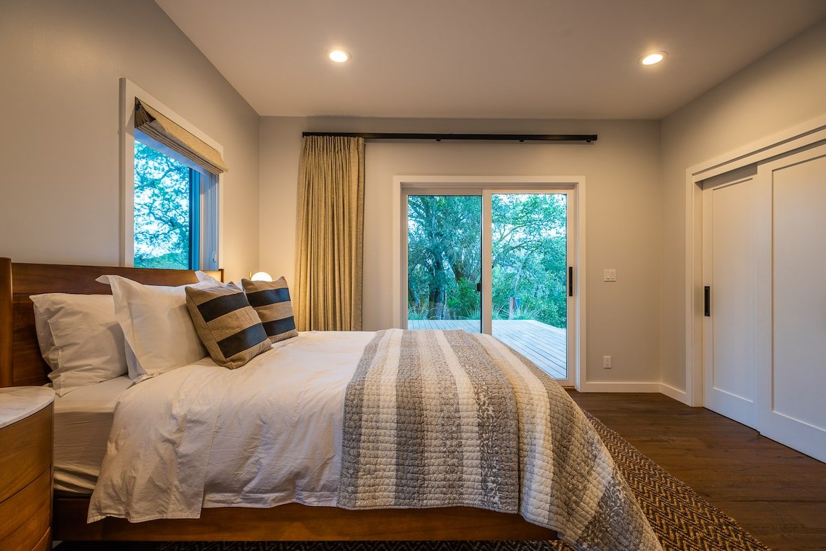 Bungalow Twins gallery image 2